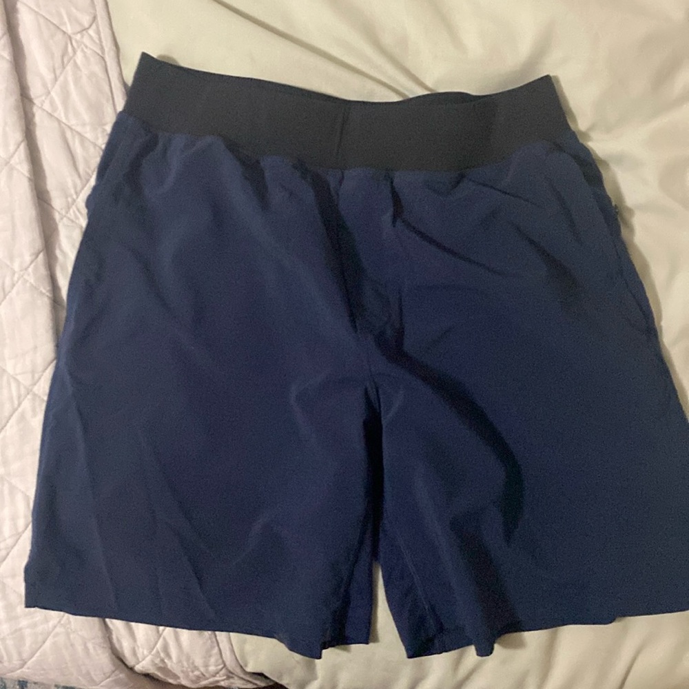 Fabletics large 7 inch inseam shorts